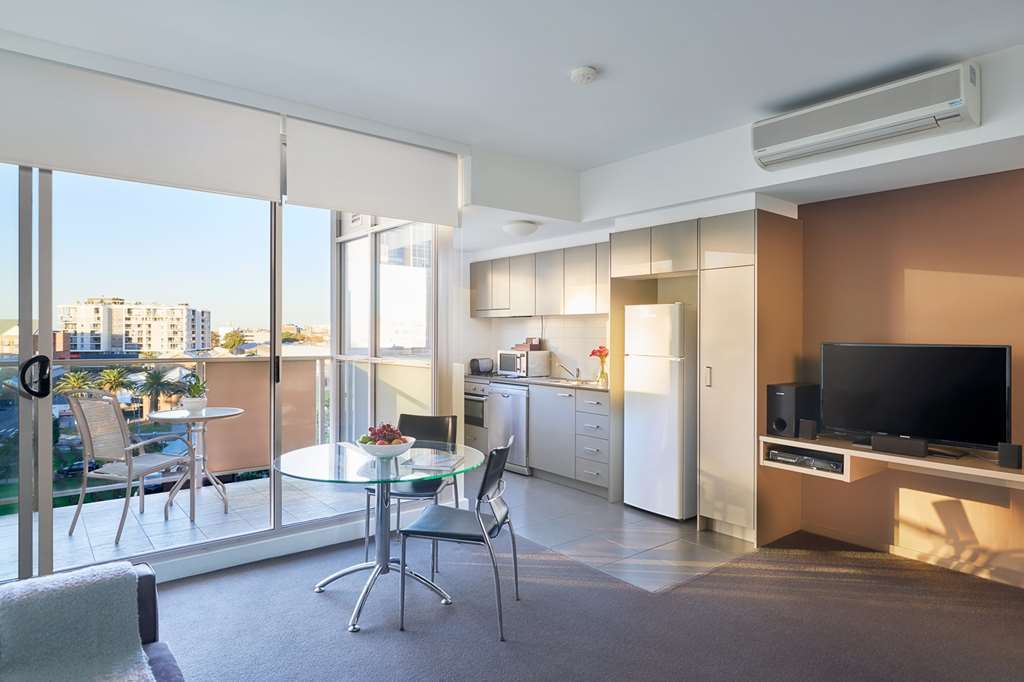 Chifley Apartments Newcastle Room photo